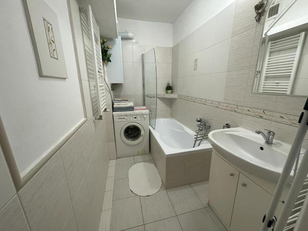 ブラチスラヴァAttic Flat In The Centerアパートメント エクステリア 写真